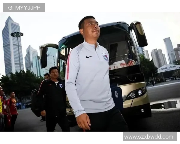 徐亮领衔辽宁足球明星队展现拼搏精神与团队合作的精彩瞬间