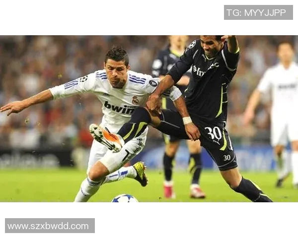 与足球明星亲密合影留念的精彩瞬间与难忘回忆